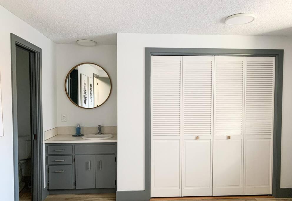 Riverwalk Retreat: Spacious, Hot Tub, Near Autzen Apartment *