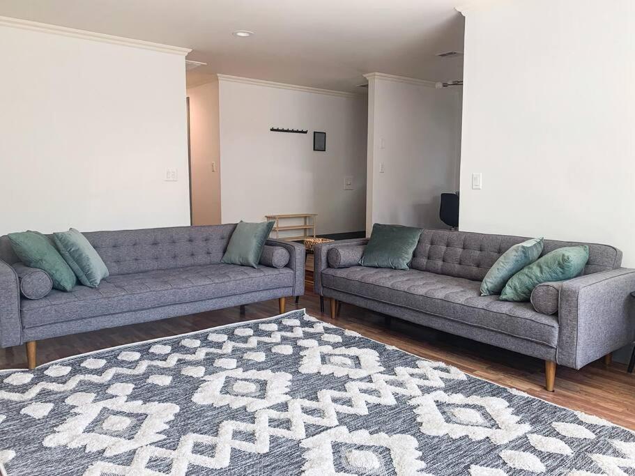 Apartment Riverwalk Retreat: Spacious, Hot Tub, Near Autzen *