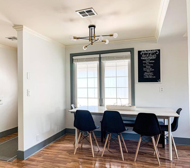 Riverwalk Retreat: Spacious, Hot Tub, Near Autzen Springfield
